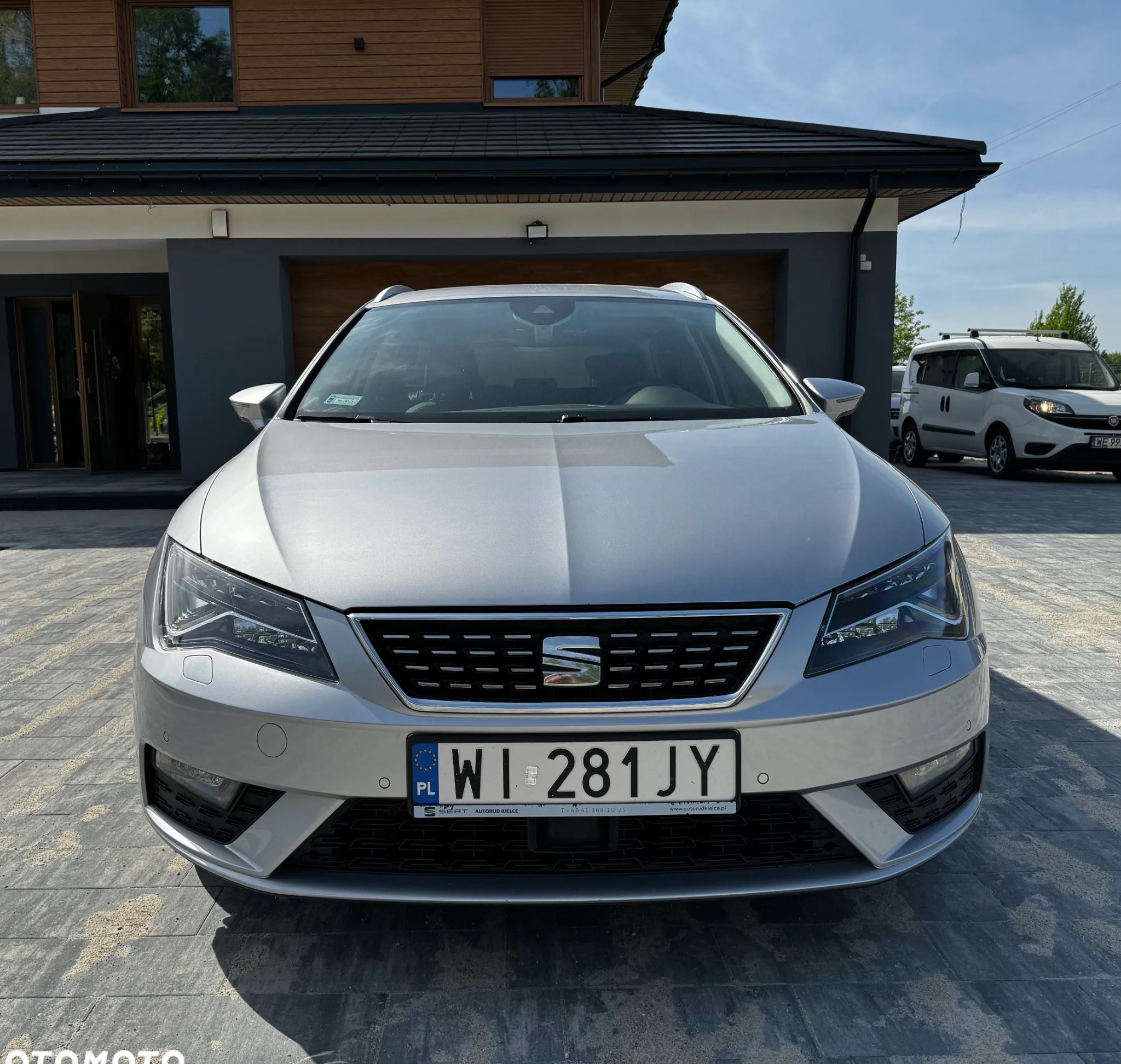 Seat Leon cena 64900 przebieg: 105800, rok produkcji 2019 z Szydłowiec małe 562